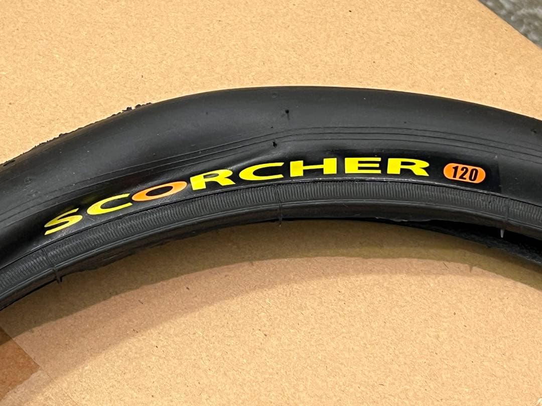 廃盤品　brompton極太タイヤScorcher 16 x 1 1/2