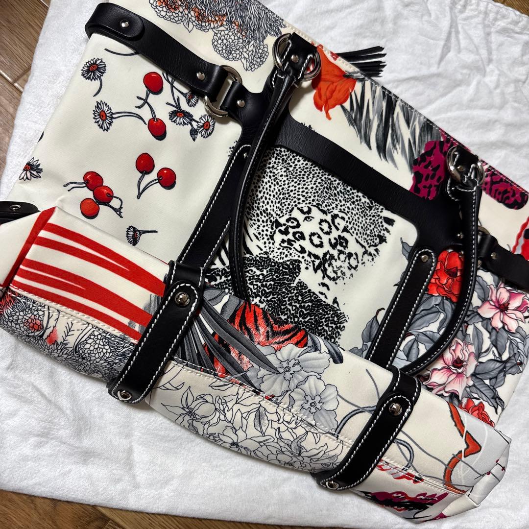 新品 未使用 フェラガモ ヒョウ 花柄 バッグ 布袋付き