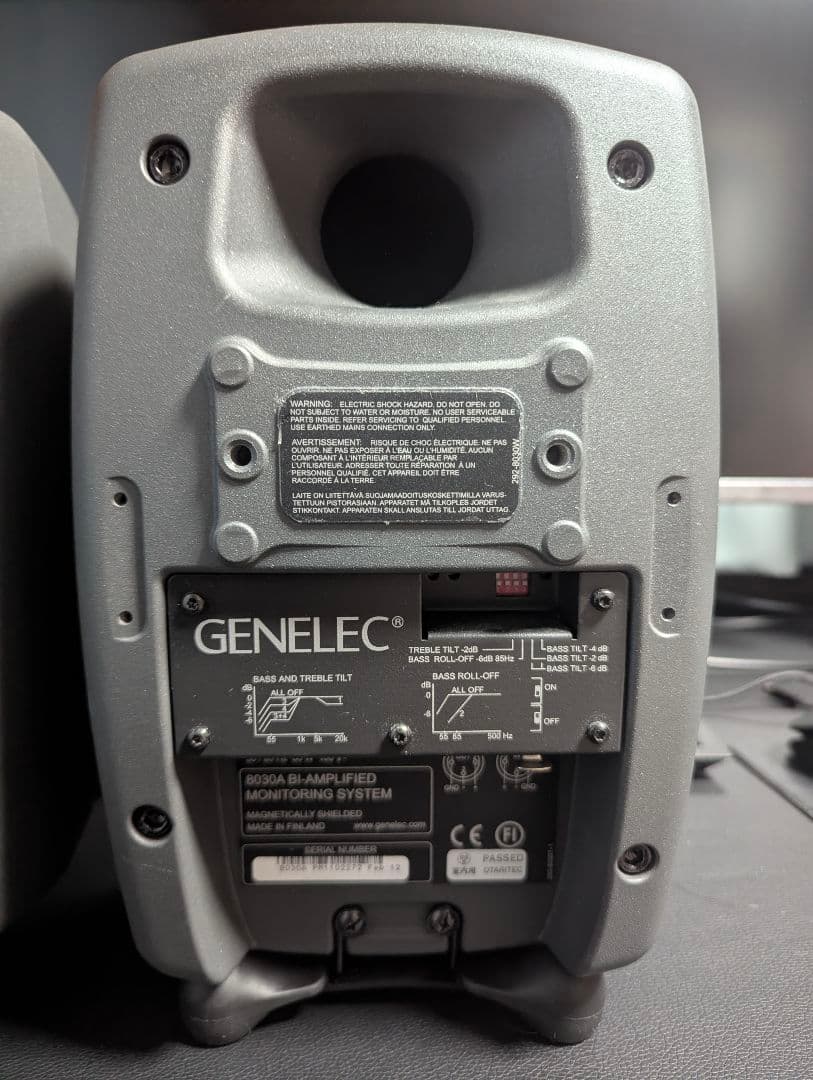お買い得 GENELEC 8030A ペア モニタースピーカー 連番