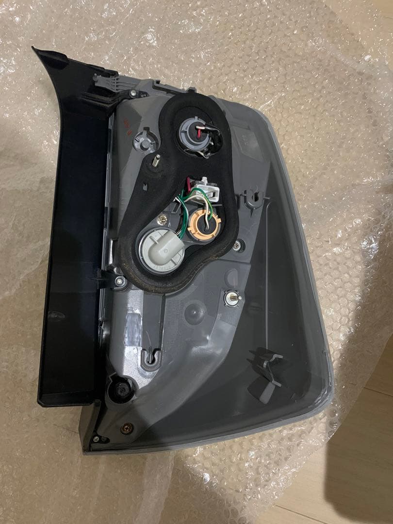 ZVW30 テールランプ クリア加工