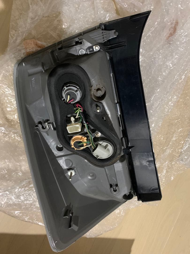 ZVW30 テールランプ クリア加工