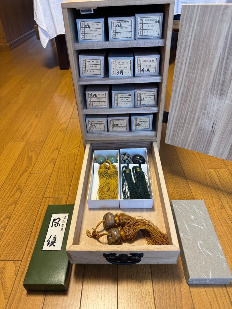 掛け軸タンス 掛け軸12種入り、他付属品