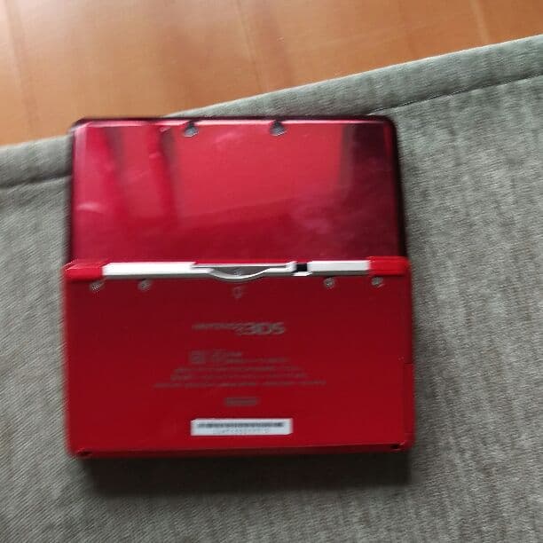 ニンテンドー3DS 　レッド