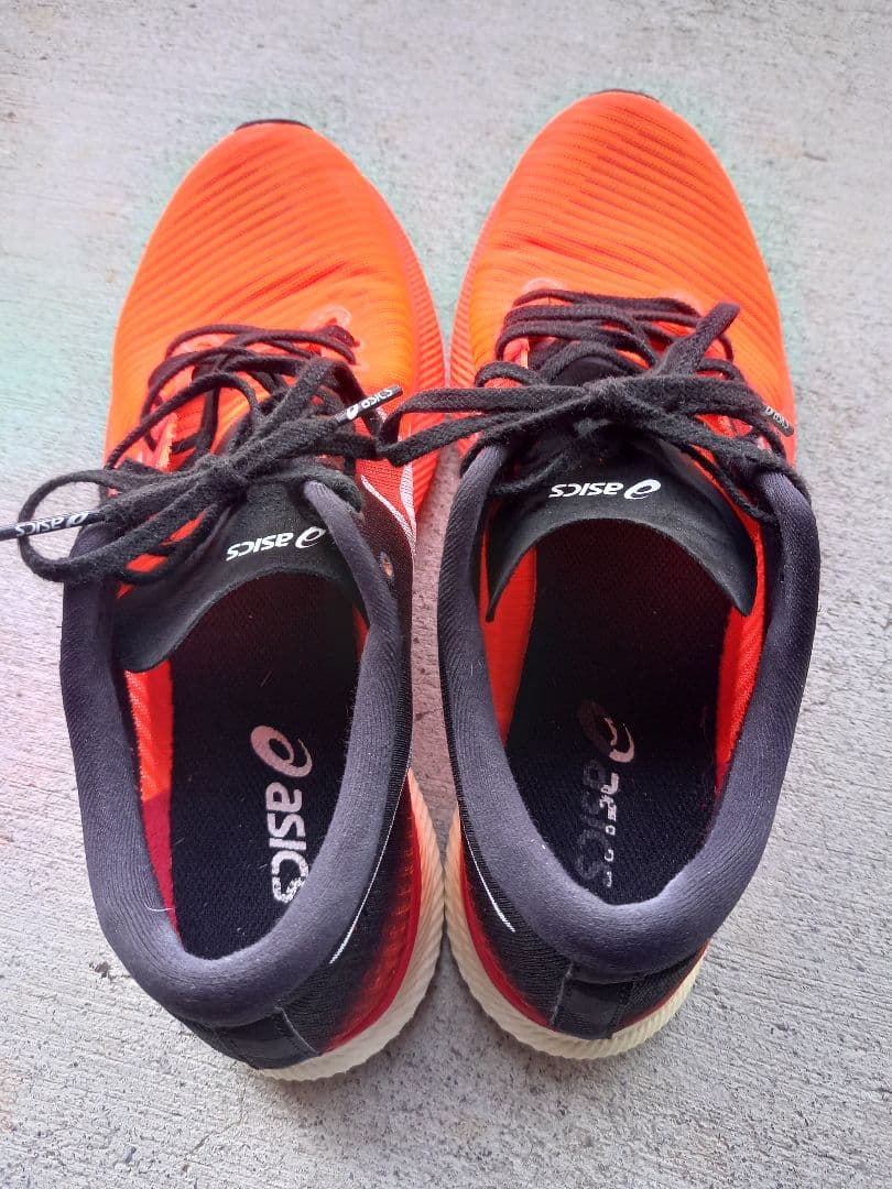 メタスピードエッジ　ASICS TOKYO スパイクシューズ オレンジ/ブラック