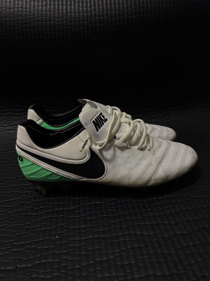 Nike Tiempo サッカーシューズ ホワイト/グリーン