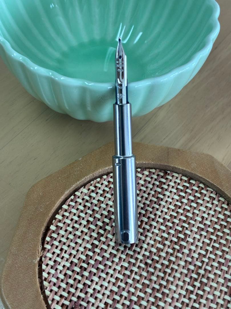 パイロット 万年筆 キャップレスデシモ ペン先 M ホワイト 18K 750