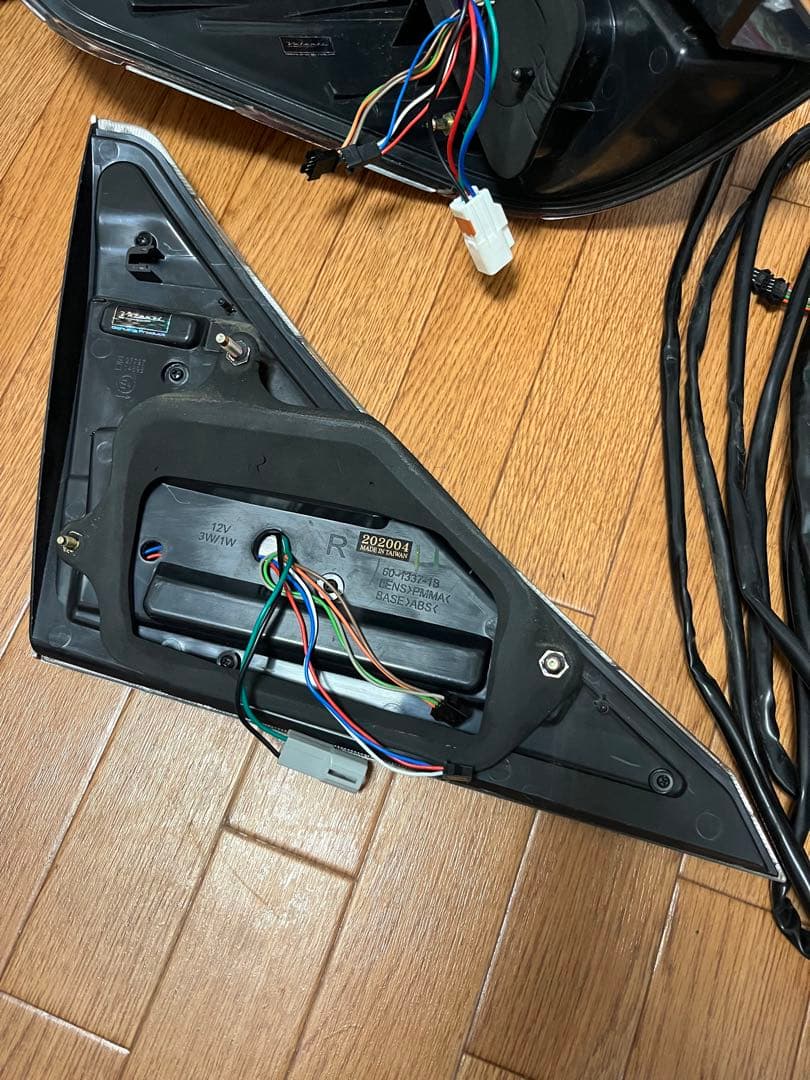 ヴァレンティ テールランプ シーケンシャル 20 アルファード ヴェルファイア