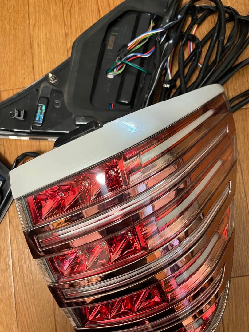ヴァレンティ テールランプ シーケンシャル 20 アルファード ヴェルファイア