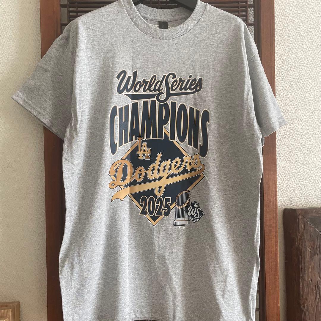 ドジャース ワールドシリーズ 2025 優勝記念ビッグロゴ Tシャツ Mサイズ