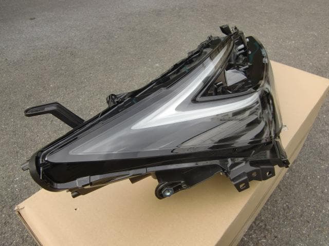 プリウス　ZVW60　右ヘッドランプ