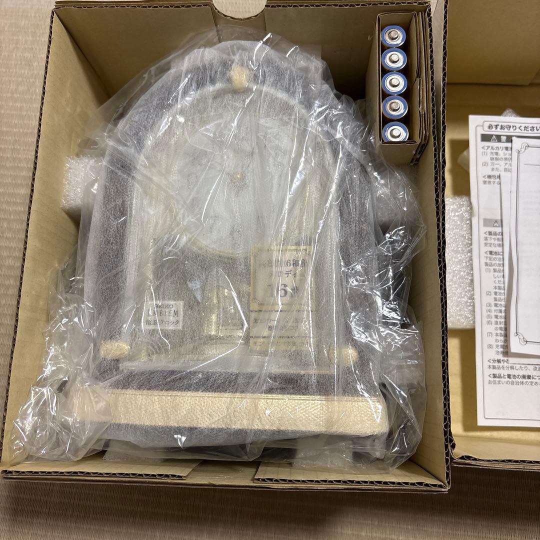 【新品未使用】SEIKO 置時計 HW591B EMBLEM 電波クロック