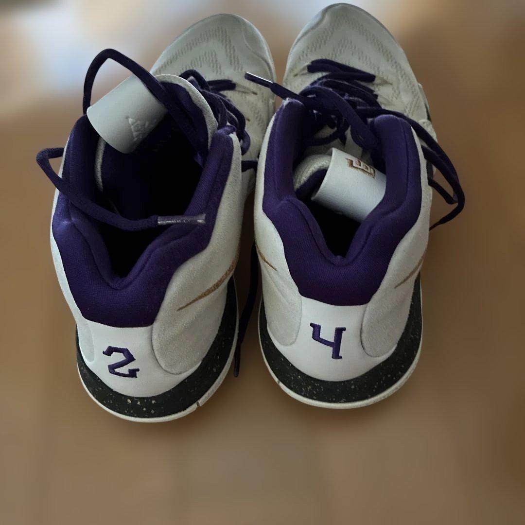 早い者勝ち‼️Nike Kyrie 4 バスケットボールシューズ