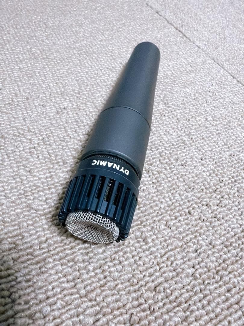 美品　SHURE SM57 ダイナミックマイク ブラック　ケーブル付き