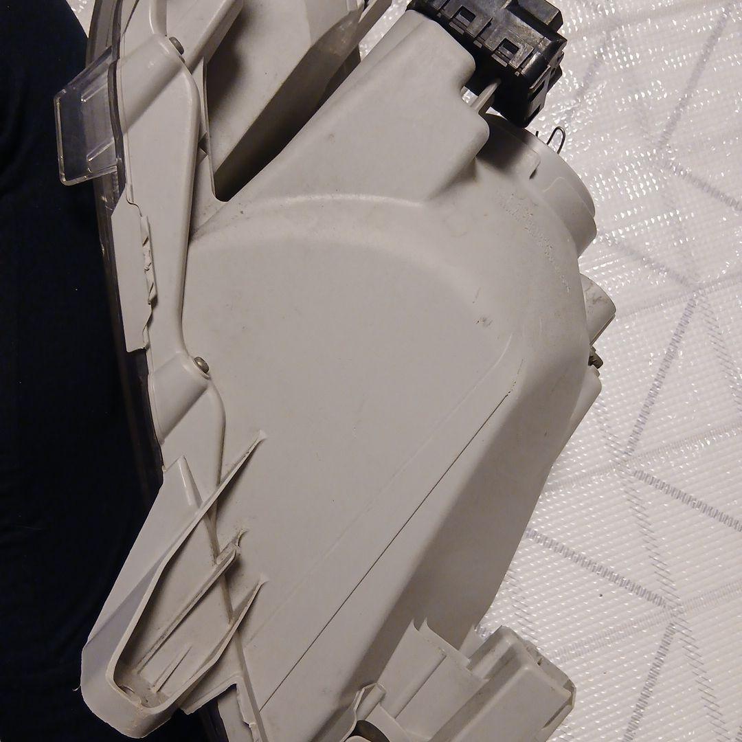 トヨタ　プロボックス　サクシードヘッドライト助手席側中古ジャンク