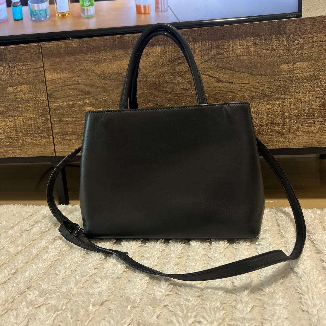 FENDI フェンディ プチトウージュール スタッズショルダーバッグ
