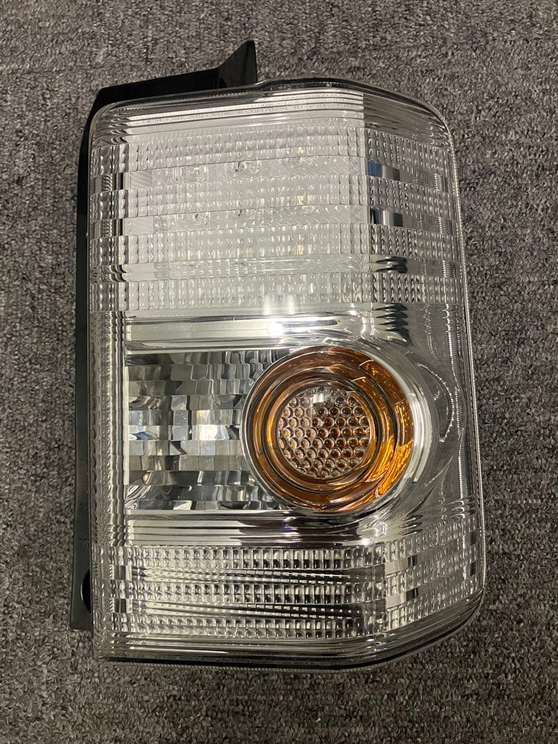 L575S ムーヴコンテ カスタム 後期 純正テールライト 左右 LED