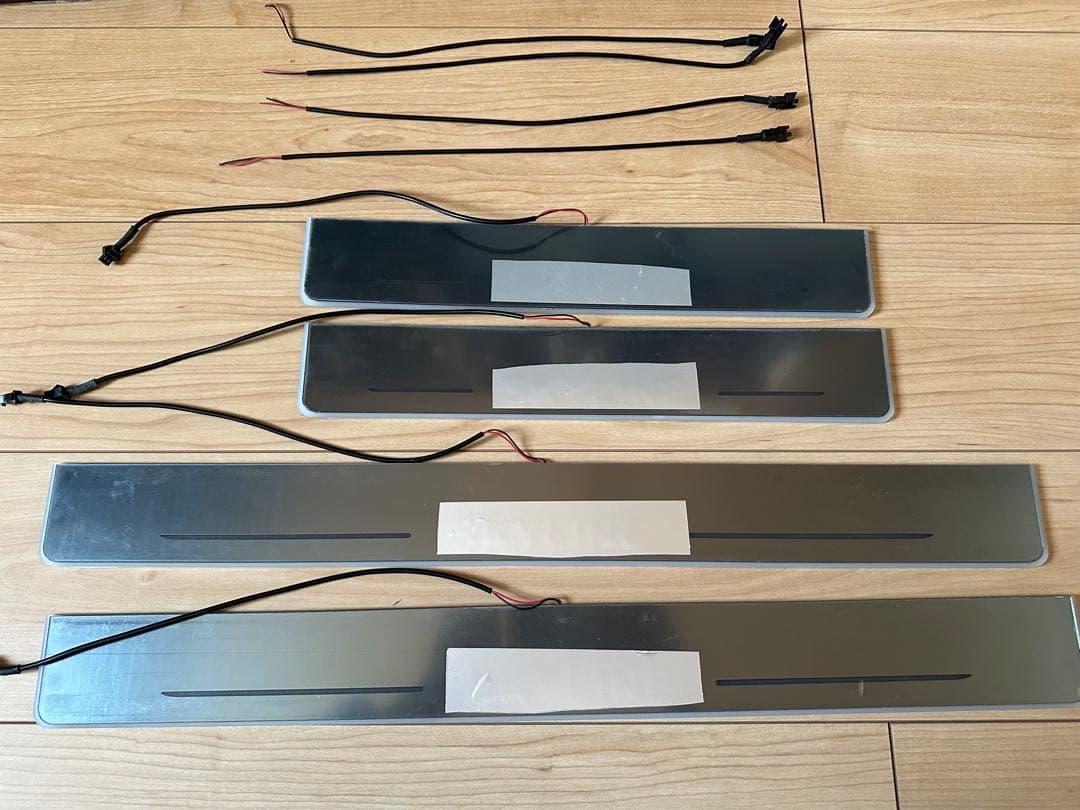 スカイライン V37スカッフプレートLED