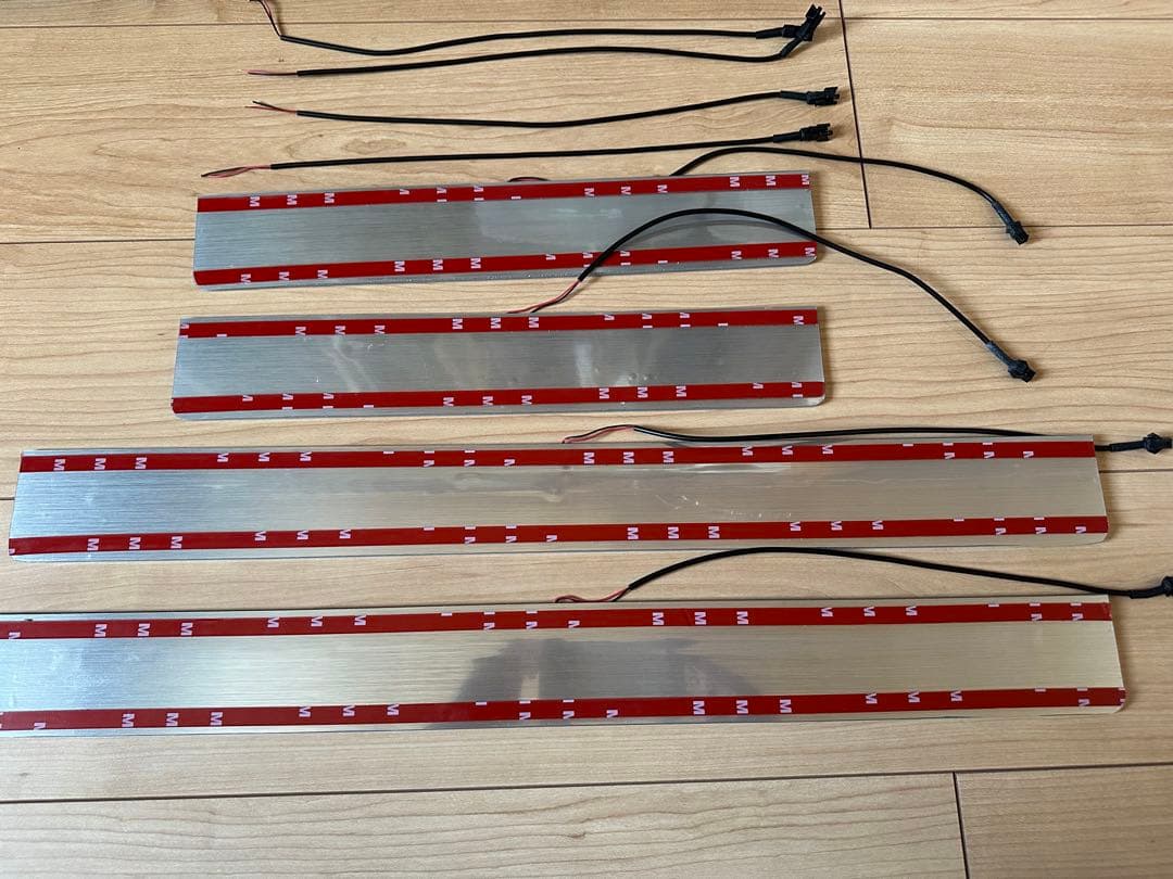 スカイライン V37スカッフプレートLED