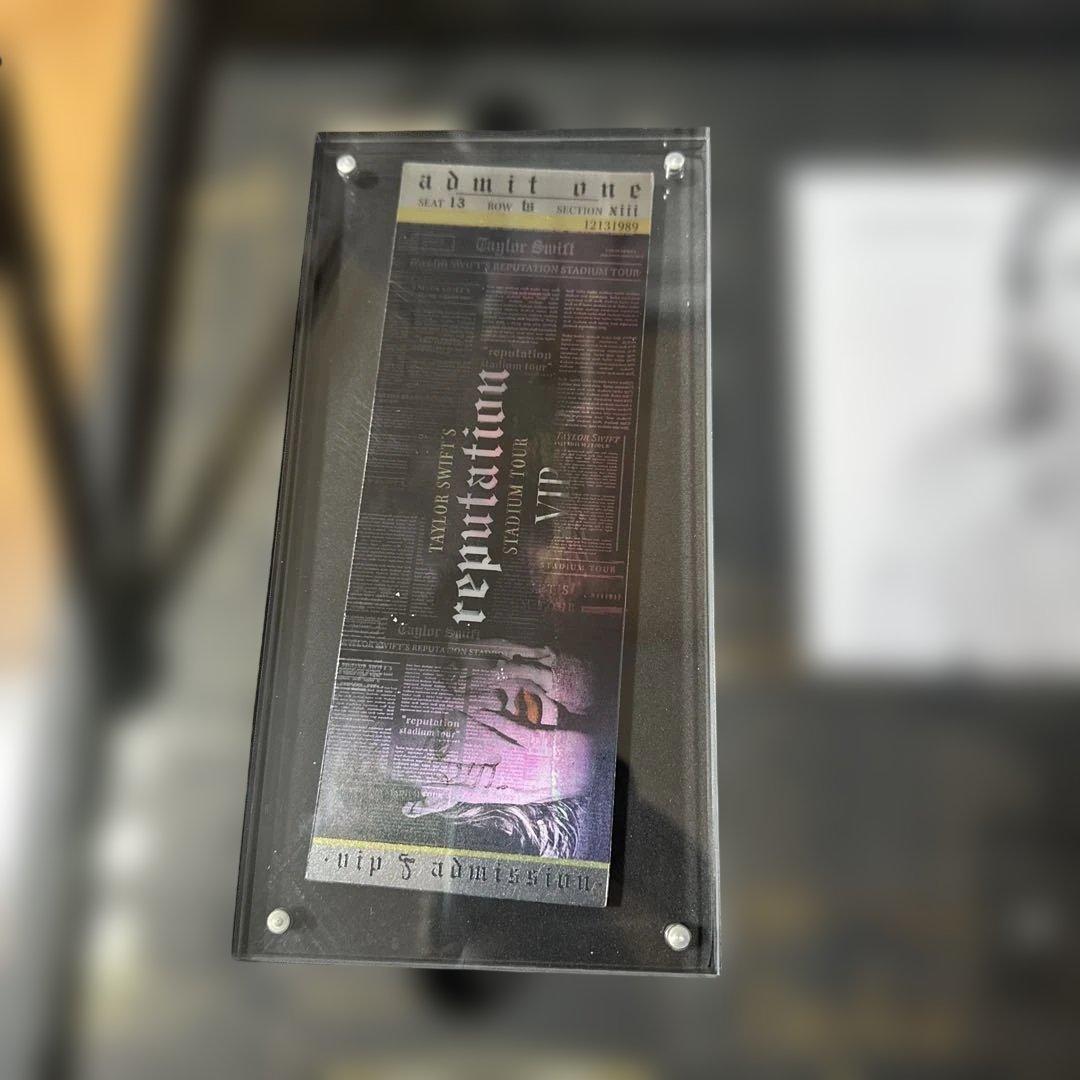 Taylor Swift Reputation Tour VIPBox直筆サイン