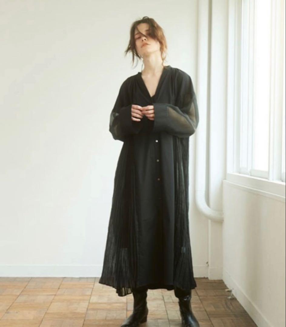 2【美品】ETRE TOKYO シアーサイドプリーツワンピース　黒