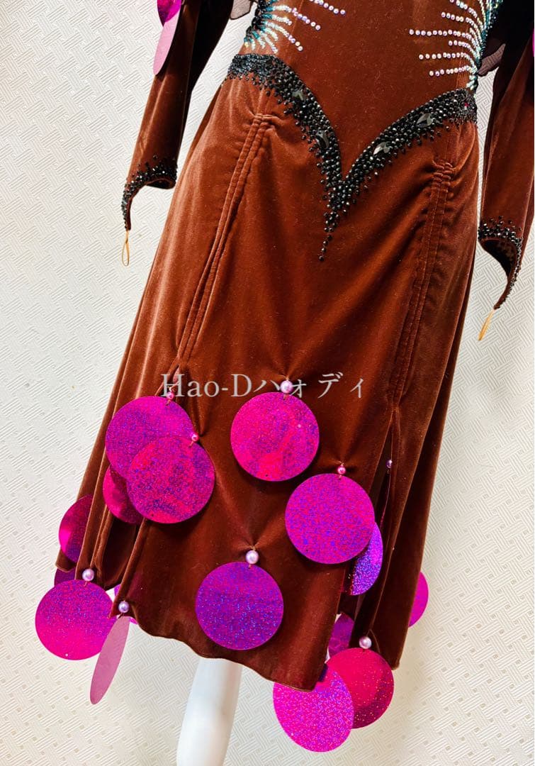 新品★ラテンドレス★L★社交ダンス★ピンクスパンコール★競技会★茶ベロア★丈調整