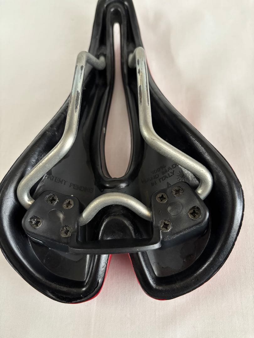 Selle SMPエルゴノミックサドル レッドHAND MADE IN TALY