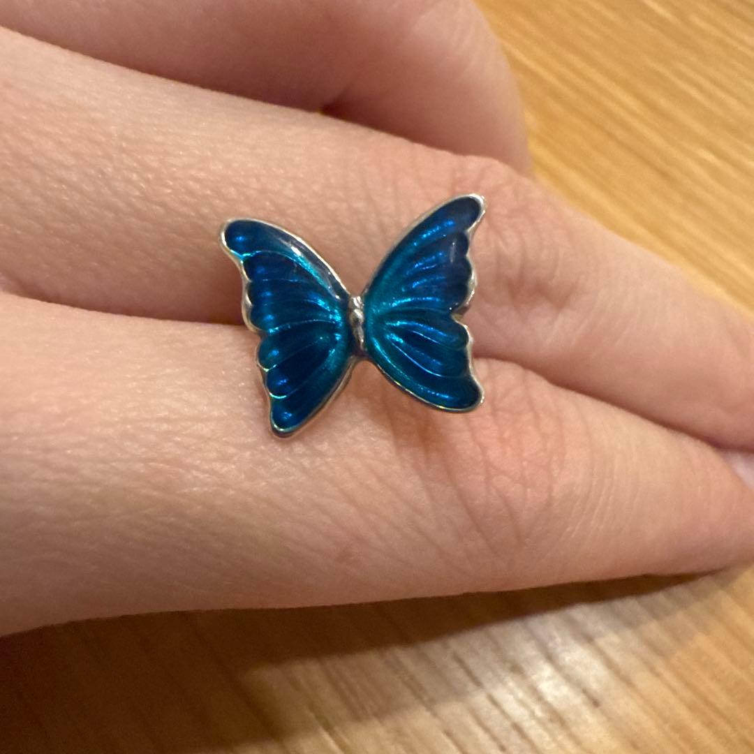リリーエルランドソン 蝶 ピアス