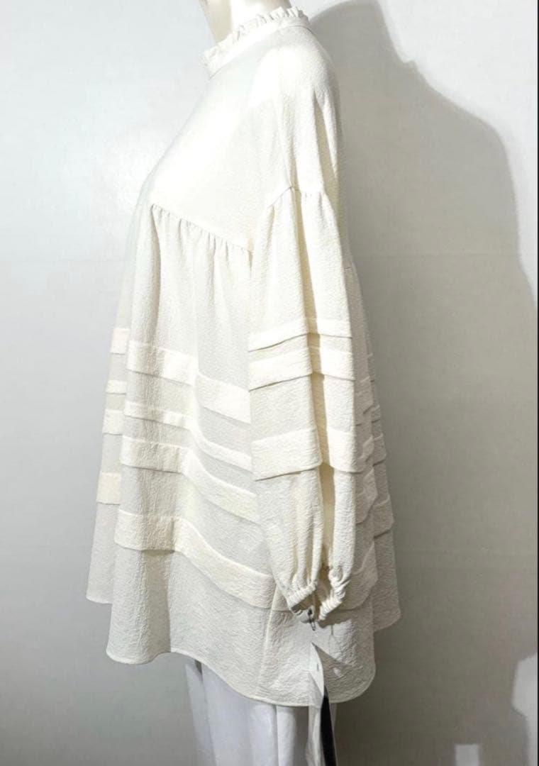 【新品】定価44,000円　レリアン　フリルチュニックブラウス　アイボリー13＋
