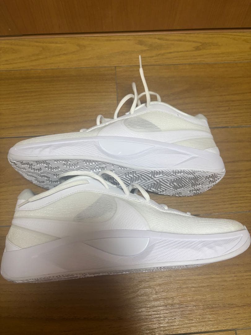 Nike freak6 ホワイト