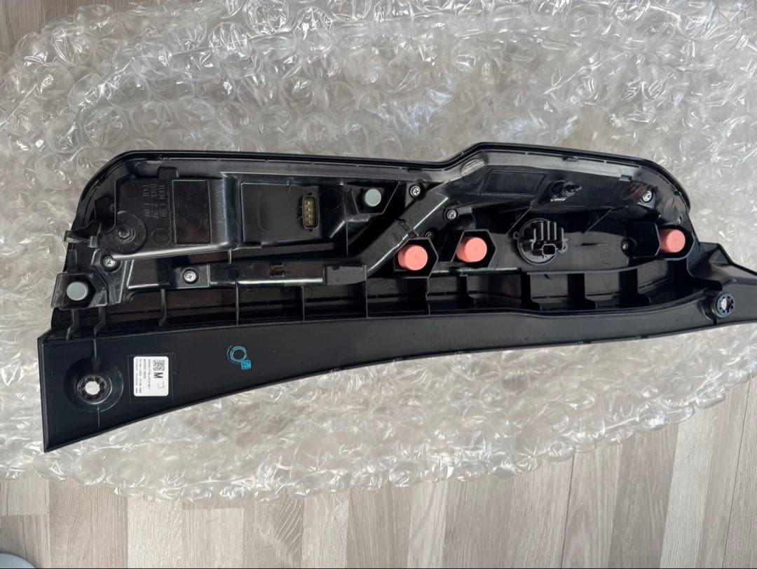 NBOXカスタム　JF3、JF4 純正右側テールランプ