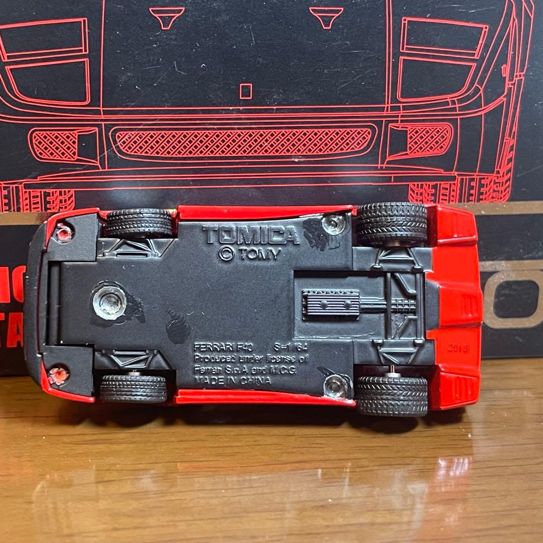 トミカリミテッドヴィンテージネオ　フェラーリ　F40 後期型？　訳あり