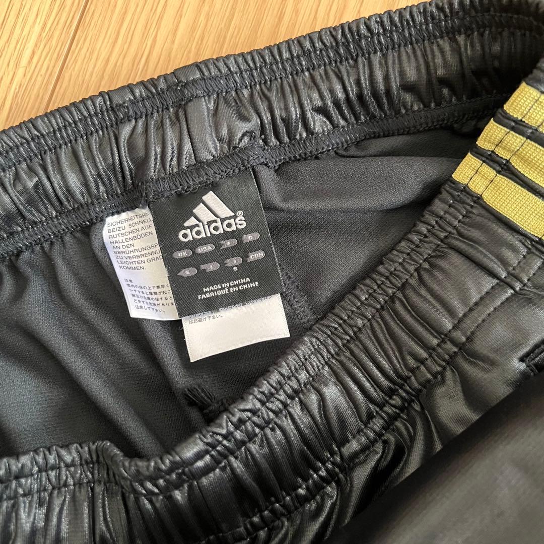 美品 adidasコーティング トラックジャケットSサイズ上下セット 着画あり⭐︎