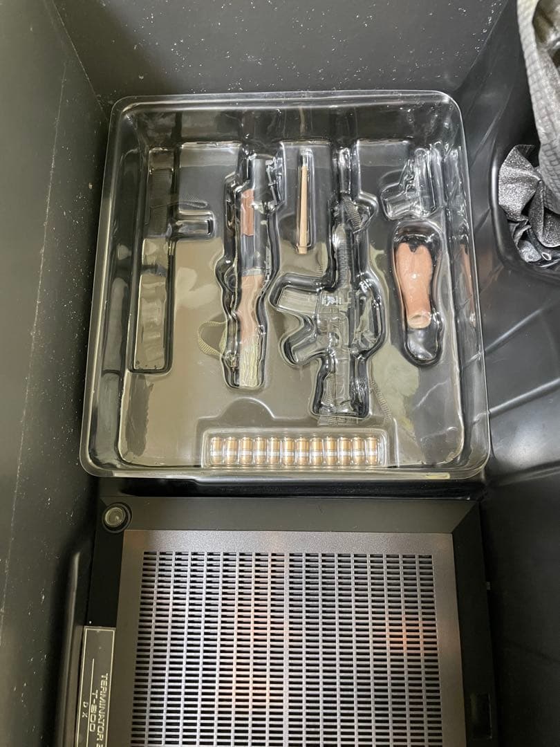 ス*ル様 ホットトイズ　ターミネーター2 T-800 バトルダメージ