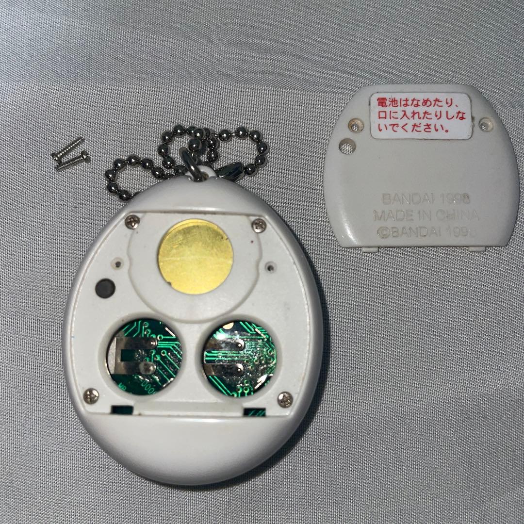 サンタクロッちのたまごっち　たまごっち　白