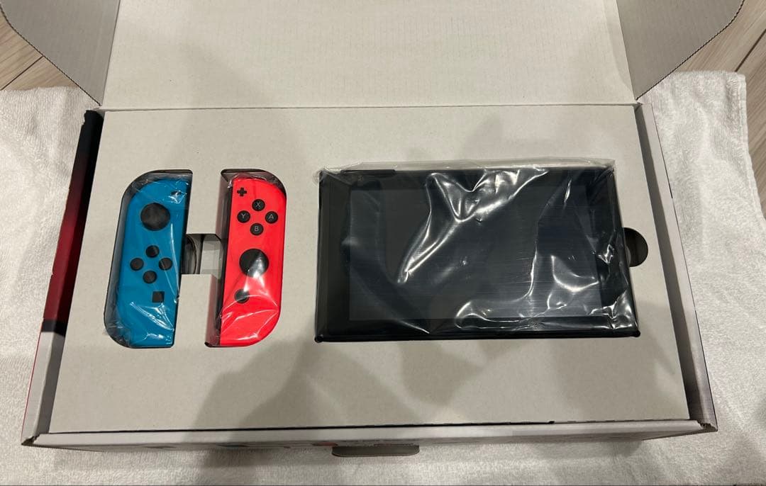 Nintendo Switch本体　ネオンブルー、ネオンレッド