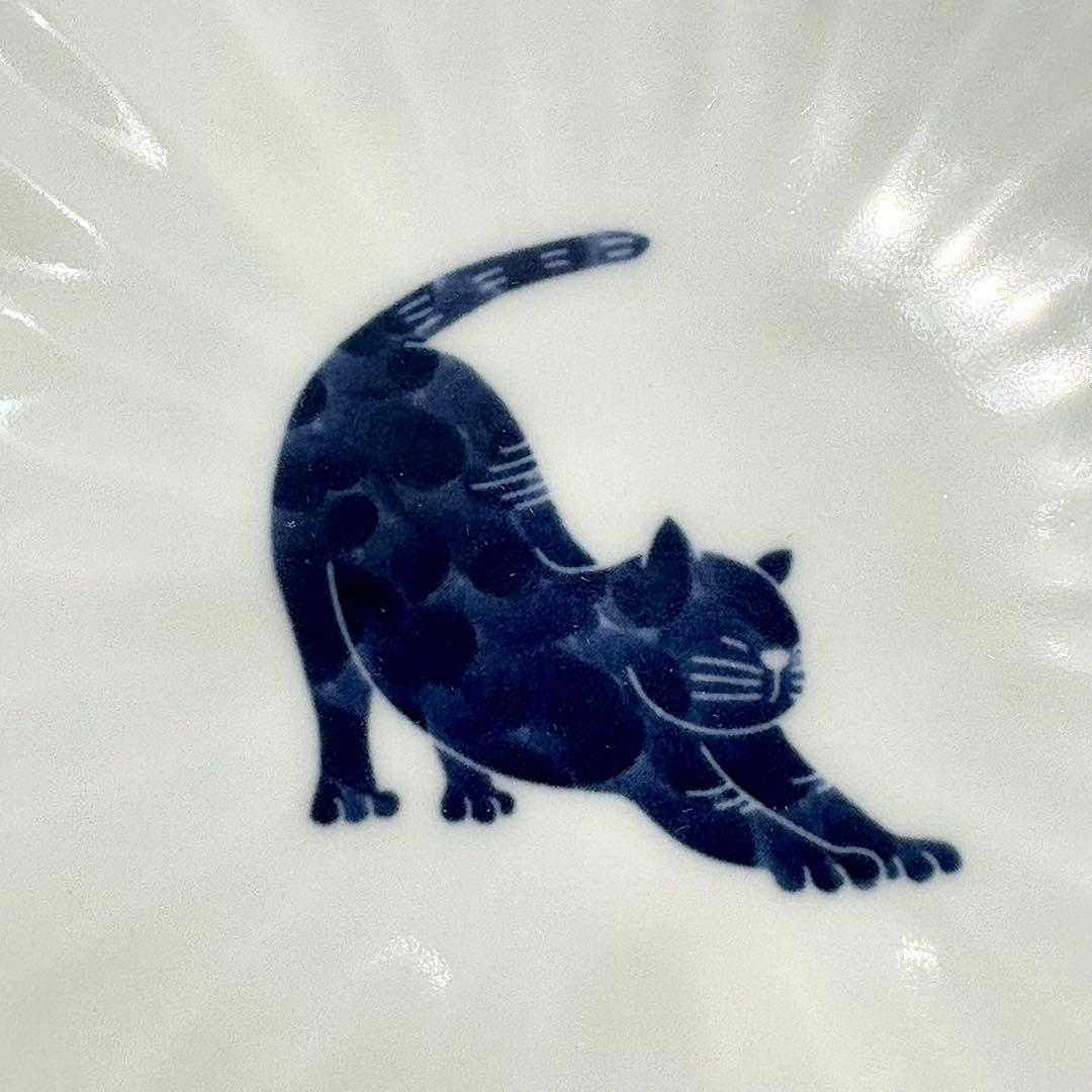 呉須猫皿　4枚　ヘソ天 背伸び猫柄　16cm 取り皿　中皿　手作り　作家　花型