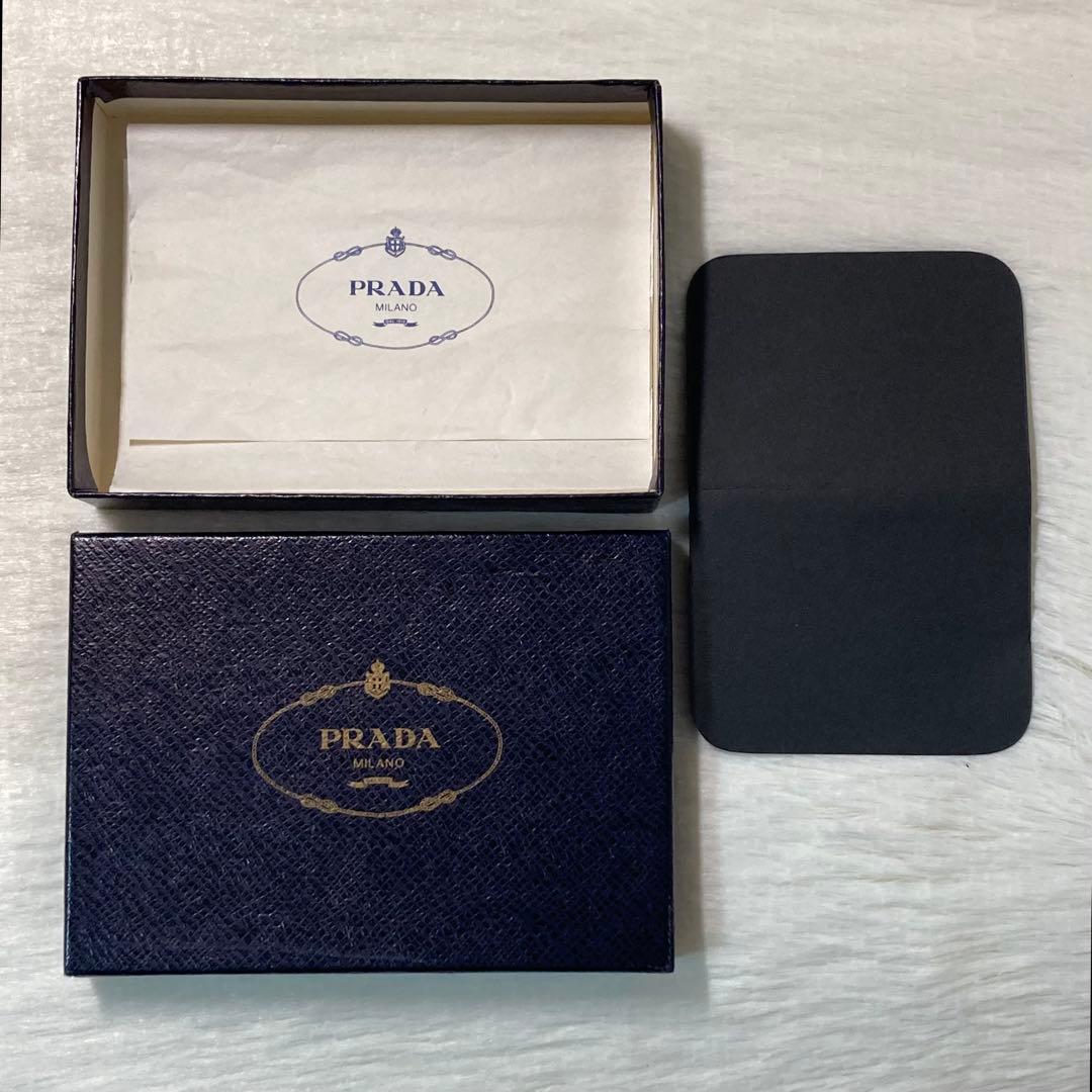 人気モデル　美品 PRADA プラダ　キーケース　鍵入れ　サフィアーノ　黒　箱
