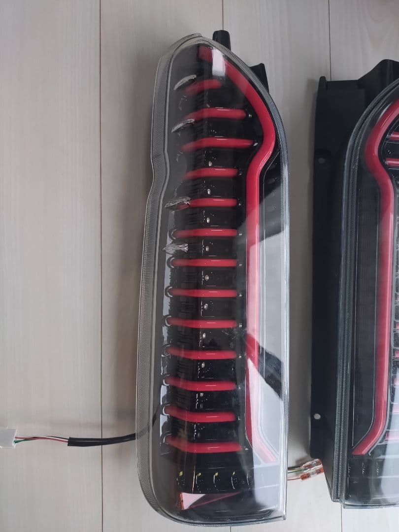 ハイエース　テールランプ　シーケンシャル　ジャンク品