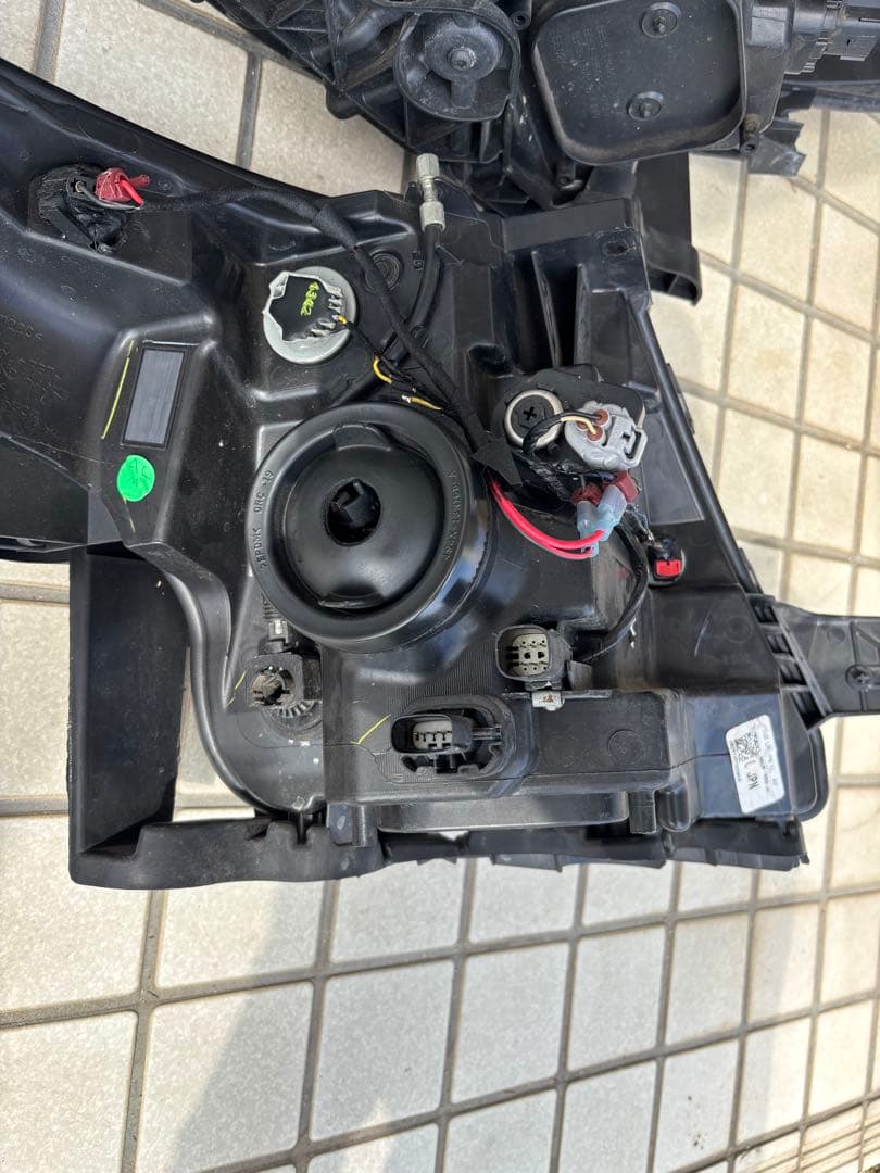フォードエクスプローラー　ヘッドライト