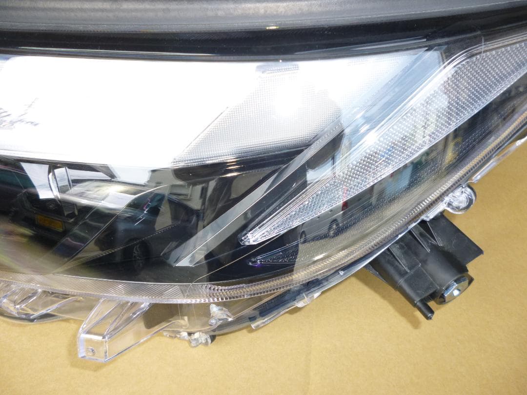 R７年　RAV4　後期　ハイブリッド AXAH54　LED　左ヘッドライト