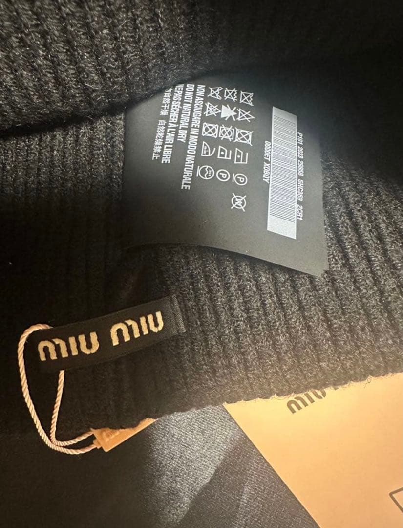 miu miu 黒 ニット帽 春セール！