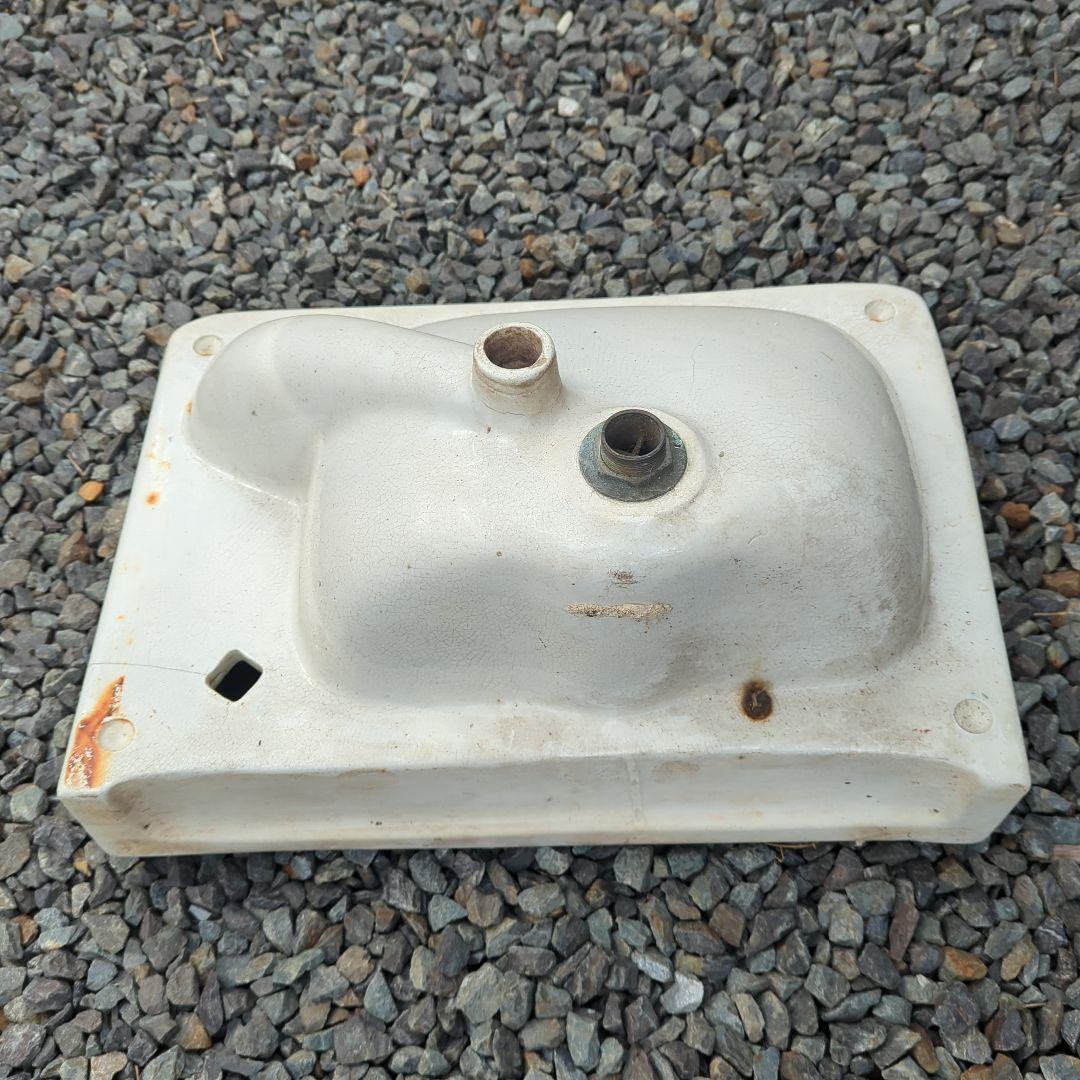 レトロな洗面台