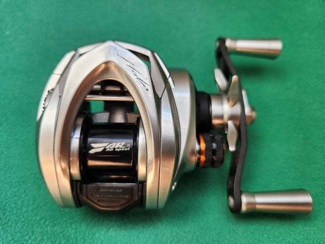 中古美品　ハイスター　ベイトフィネスリール giu99 右巻