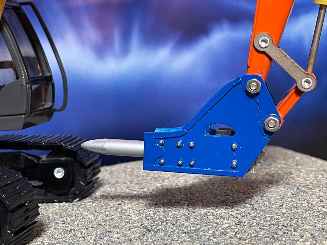 HITACHI ZAXIS 200ミニチュア ブレーカーと標準バケット付き