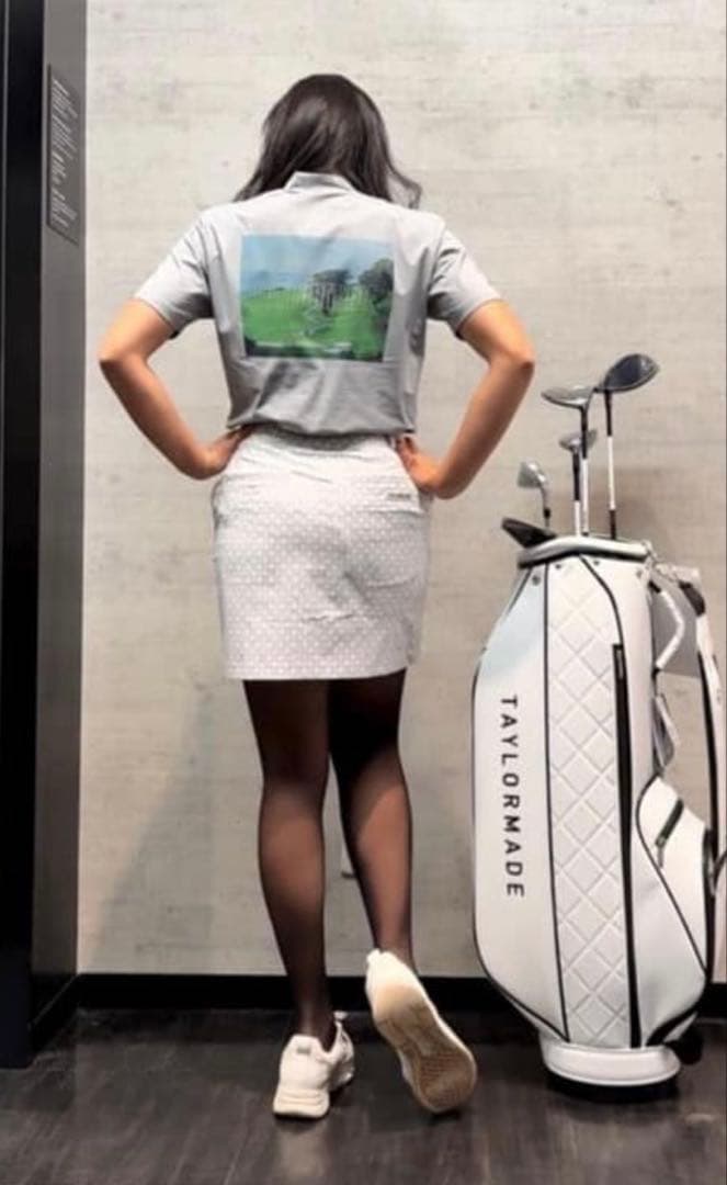 ラスト１点【TaylorMade】XS 新品✨総柄ロゴスカート　インナー付