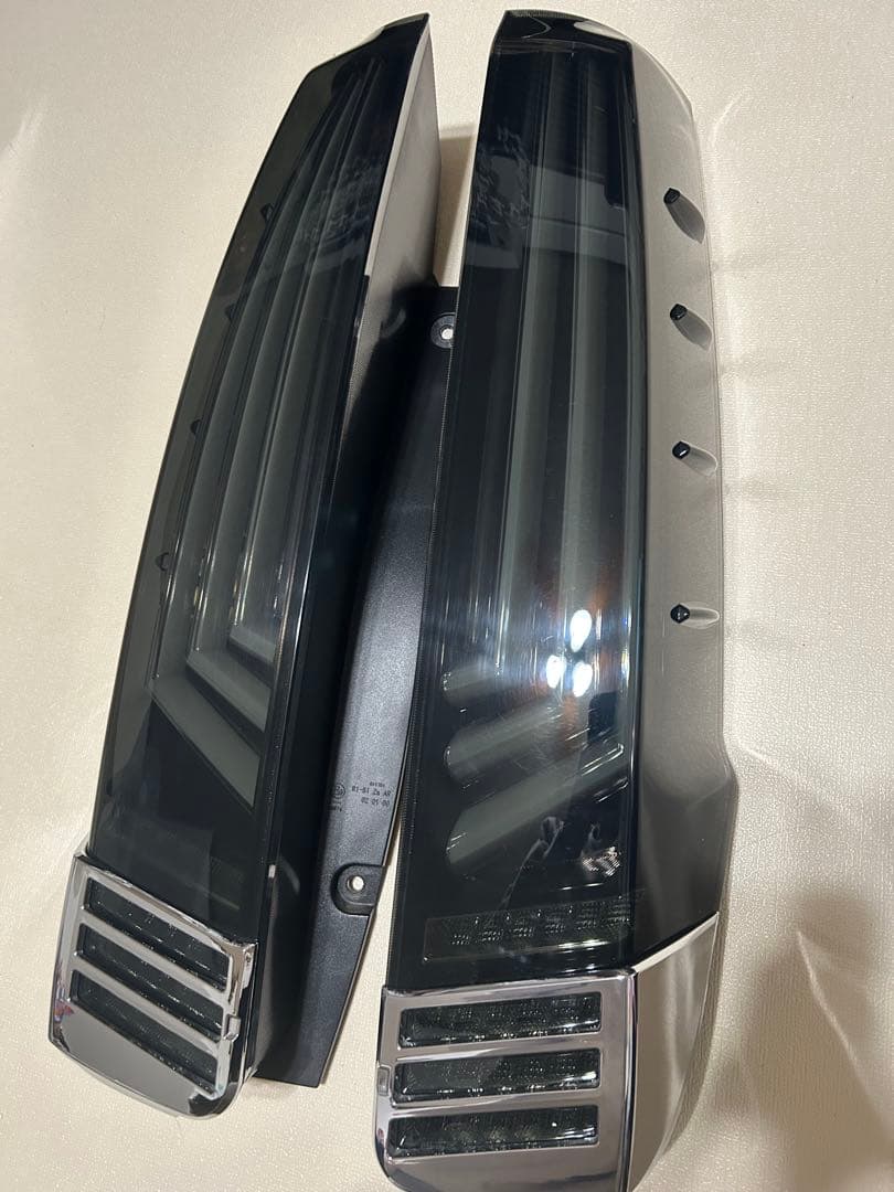 Valenti LEDテールランプ REVO 80系ノア・ヴォクシー