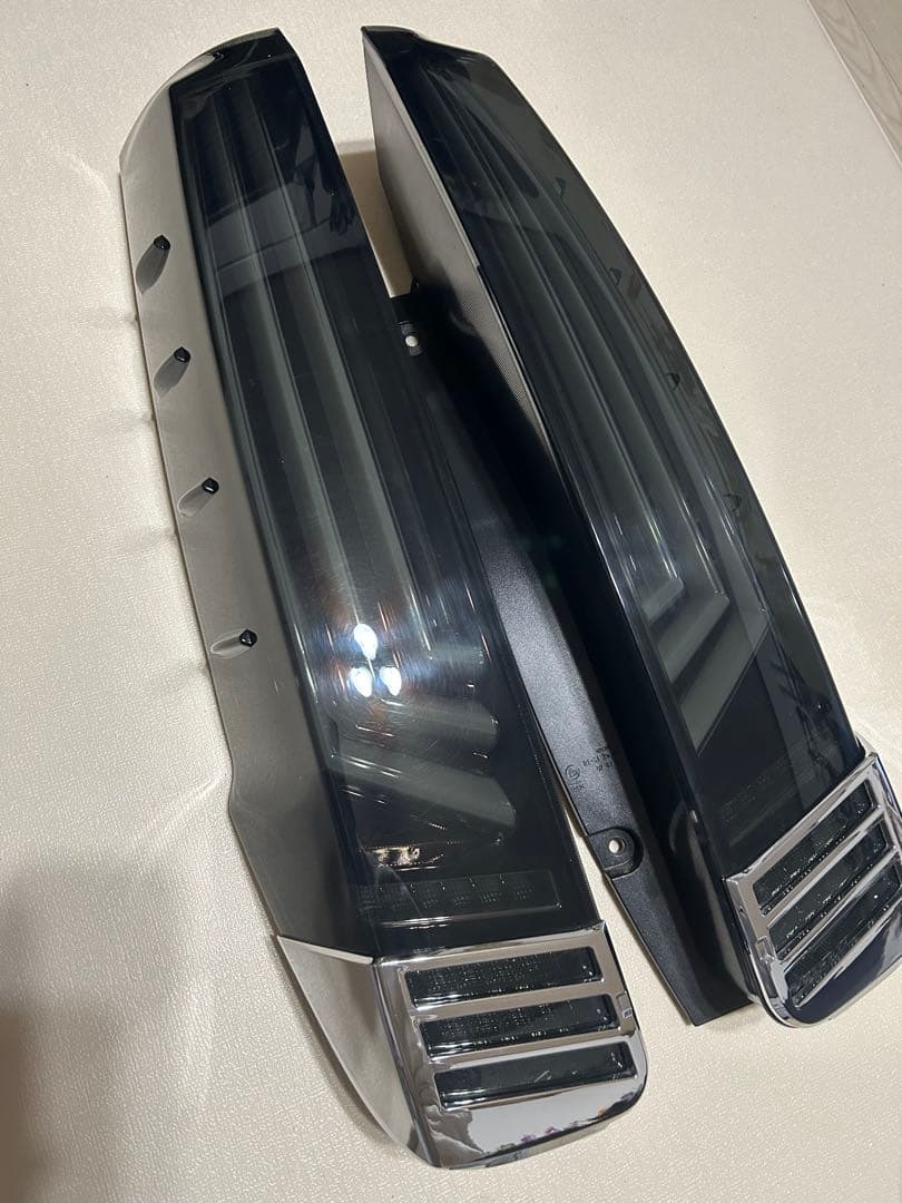 Valenti LEDテールランプ REVO 80系ノア・ヴォクシー