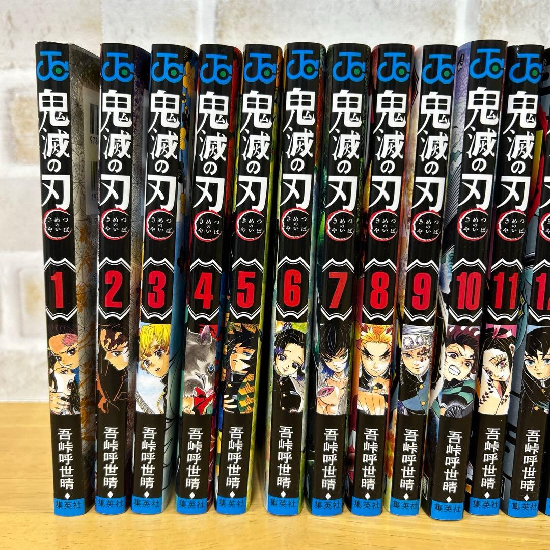 鬼滅の刃漫画全巻セット＋外伝1冊＋クリアポスター6枚＋フィギュア2体