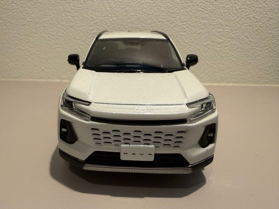 新型 RAV4 Z 1/30ミニカー ホワイト