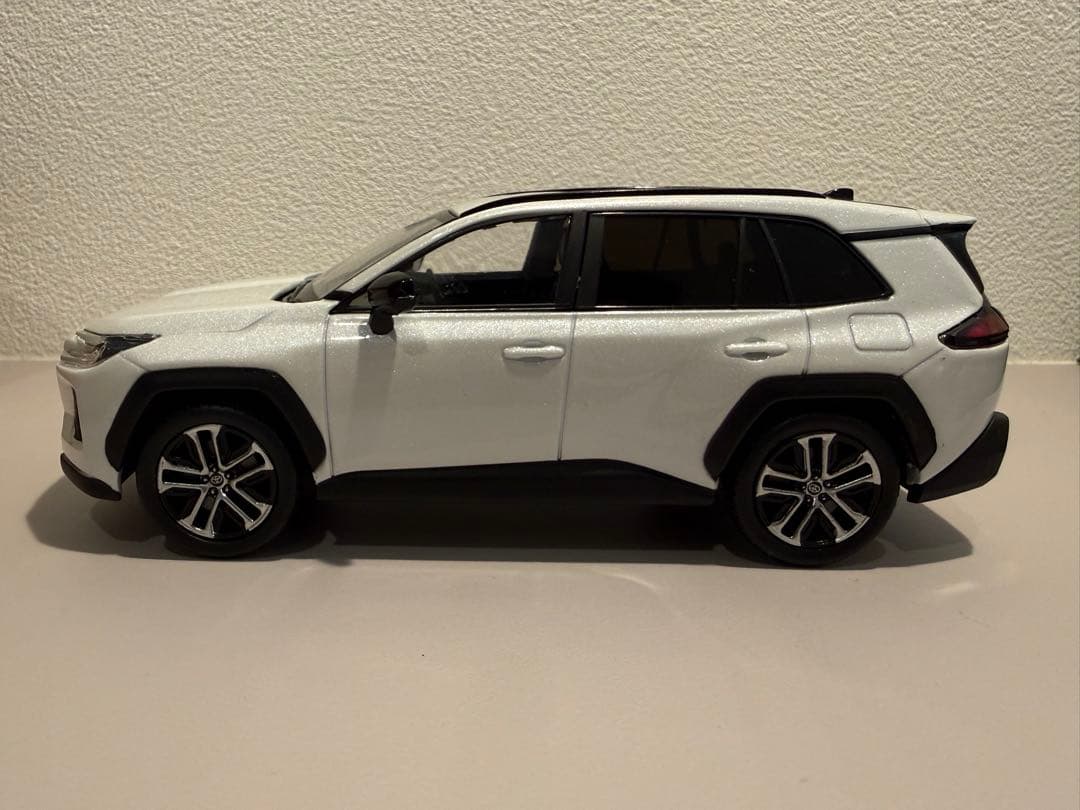 新型 RAV4 Z 1/30ミニカー ホワイト